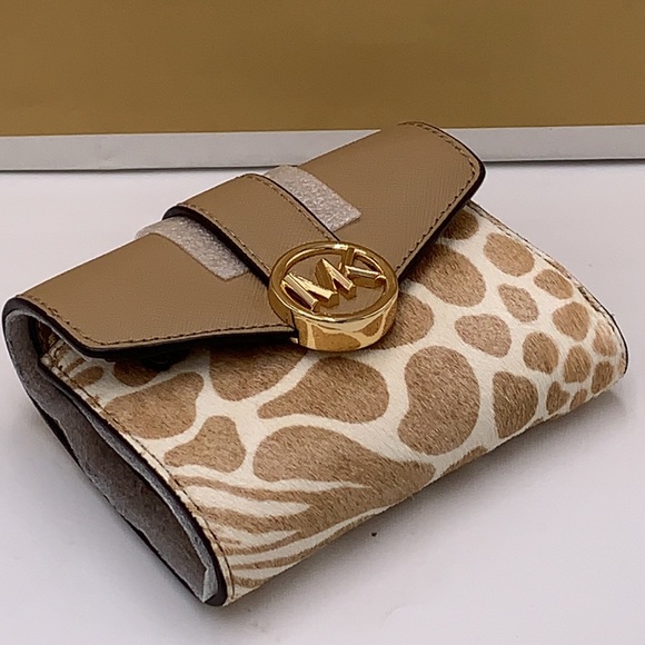 MICHAEL KORS
Carmen Medium Flap Bifold Faux Fur-Leather Wallet
Camel color - Picture 7 of 16